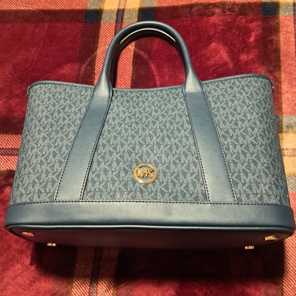 Michael Kors Purse - Picture 3 of 6